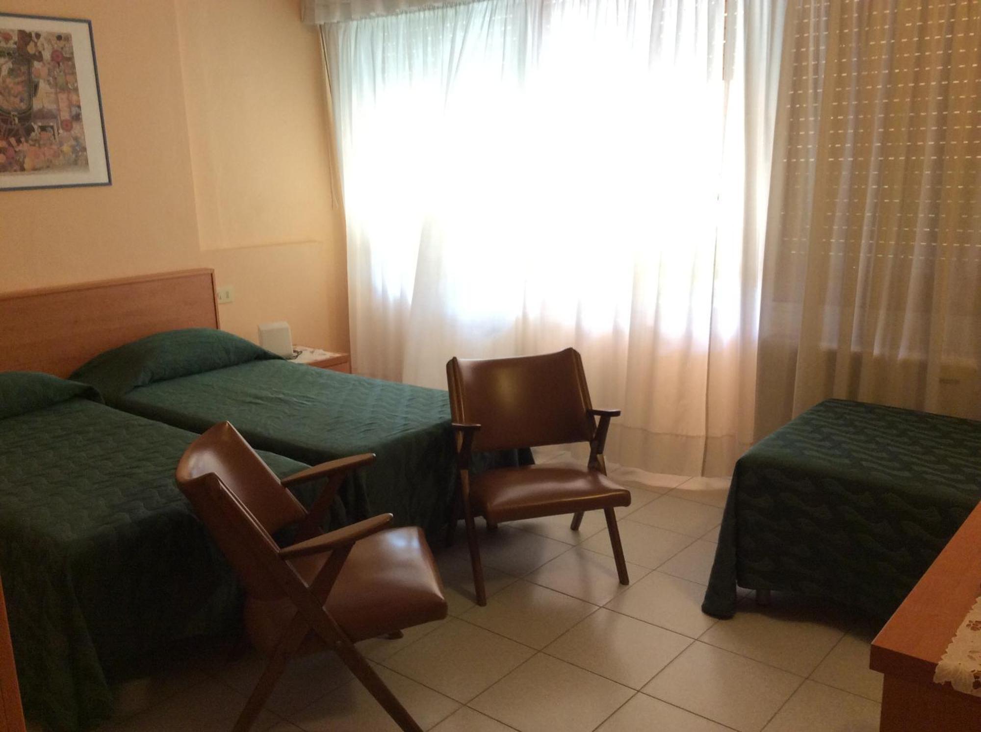 Hotel Le Ginestre Λίντο ντι Καμαϊόρε Εξωτερικό φωτογραφία