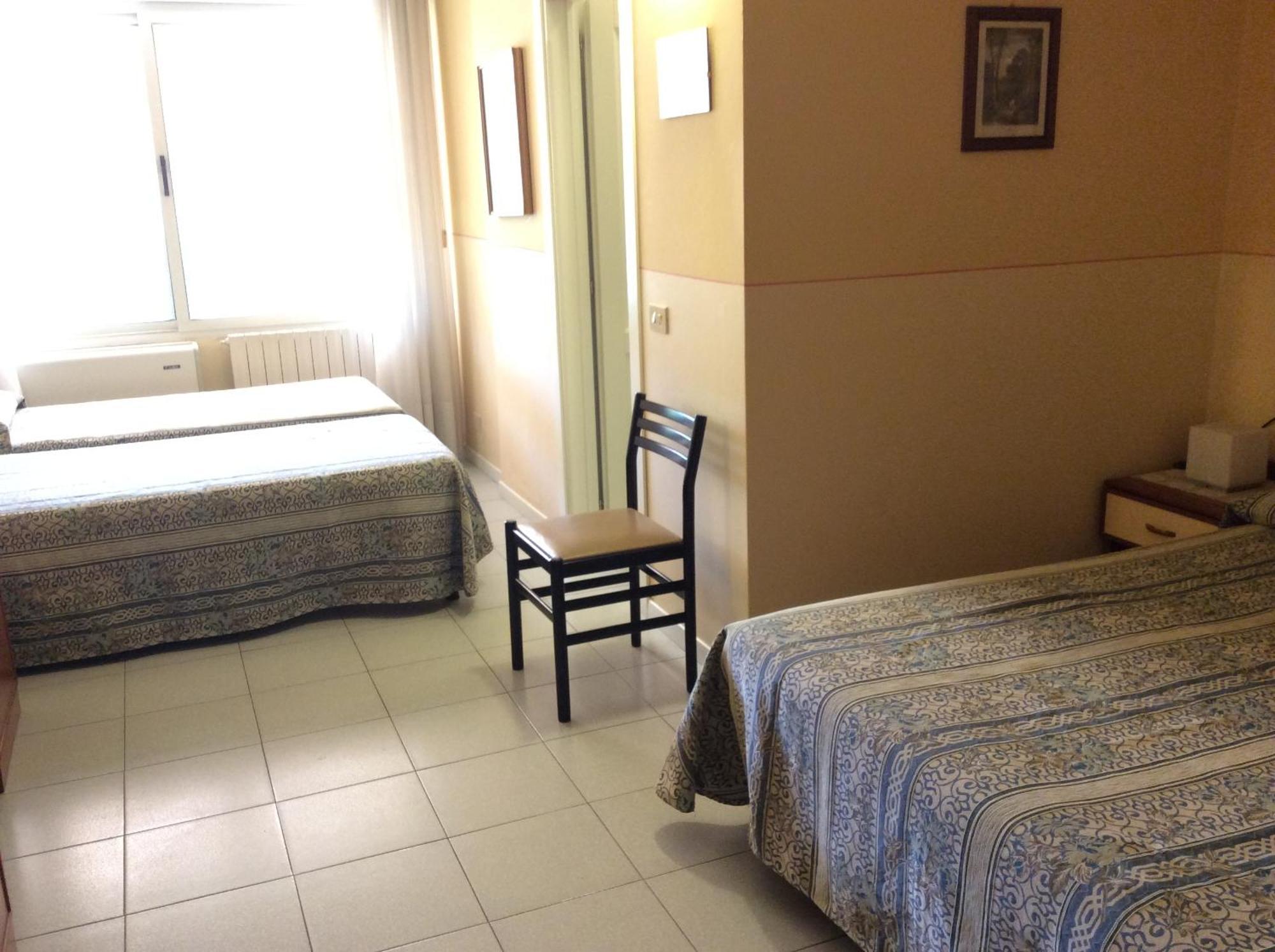 Hotel Le Ginestre Λίντο ντι Καμαϊόρε Εξωτερικό φωτογραφία