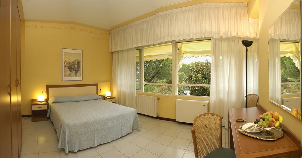 Hotel Le Ginestre Λίντο ντι Καμαϊόρε Εξωτερικό φωτογραφία