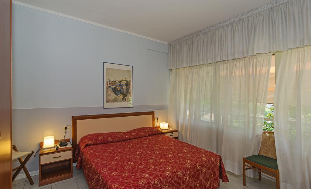 Hotel Le Ginestre Λίντο ντι Καμαϊόρε Εξωτερικό φωτογραφία