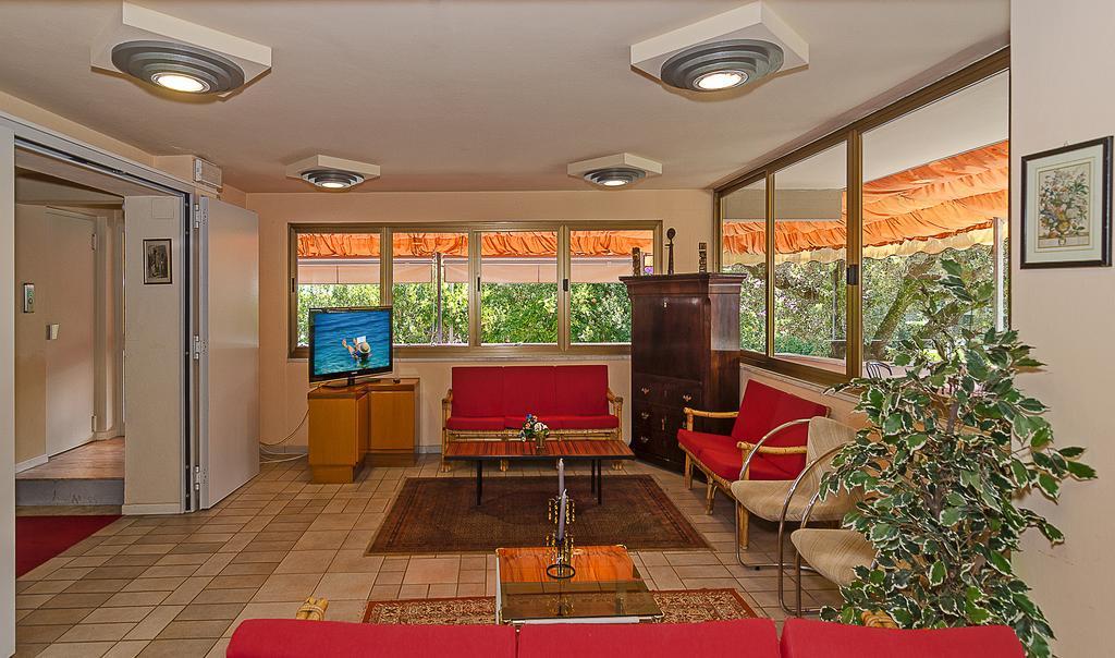Hotel Le Ginestre Λίντο ντι Καμαϊόρε Εξωτερικό φωτογραφία