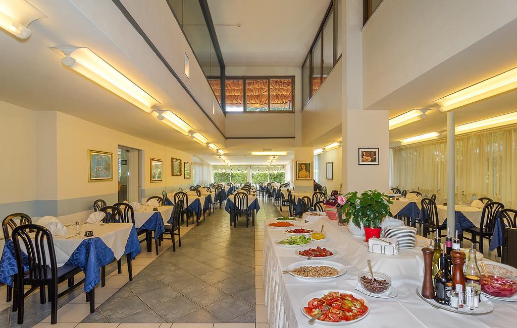 Hotel Le Ginestre Λίντο ντι Καμαϊόρε Εξωτερικό φωτογραφία