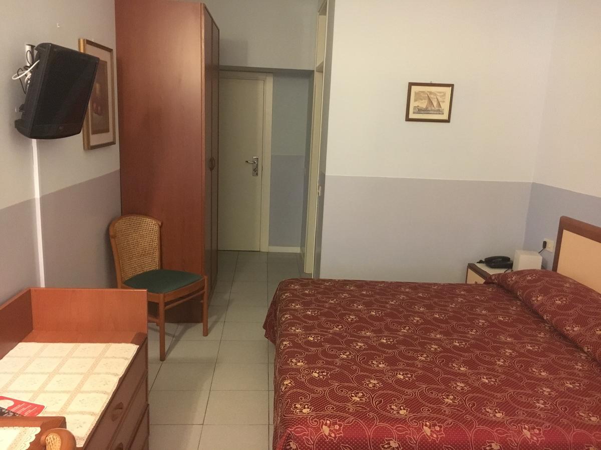 Hotel Le Ginestre Λίντο ντι Καμαϊόρε Εξωτερικό φωτογραφία