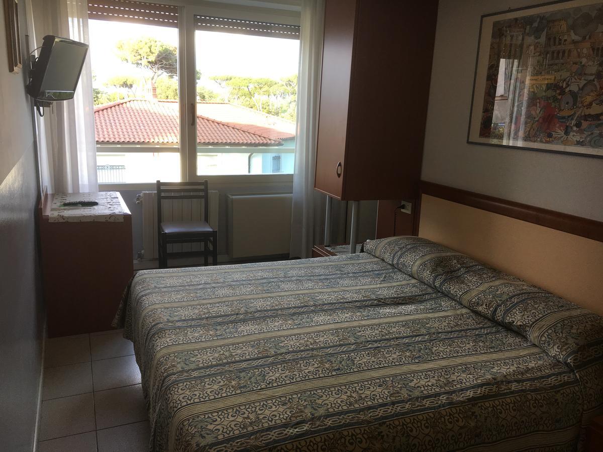 Hotel Le Ginestre Λίντο ντι Καμαϊόρε Εξωτερικό φωτογραφία