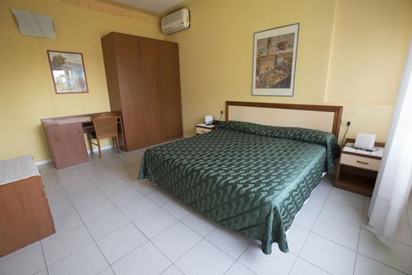 Hotel Le Ginestre Λίντο ντι Καμαϊόρε Εξωτερικό φωτογραφία