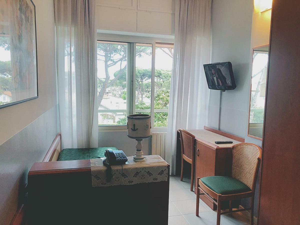 Hotel Le Ginestre Λίντο ντι Καμαϊόρε Εξωτερικό φωτογραφία