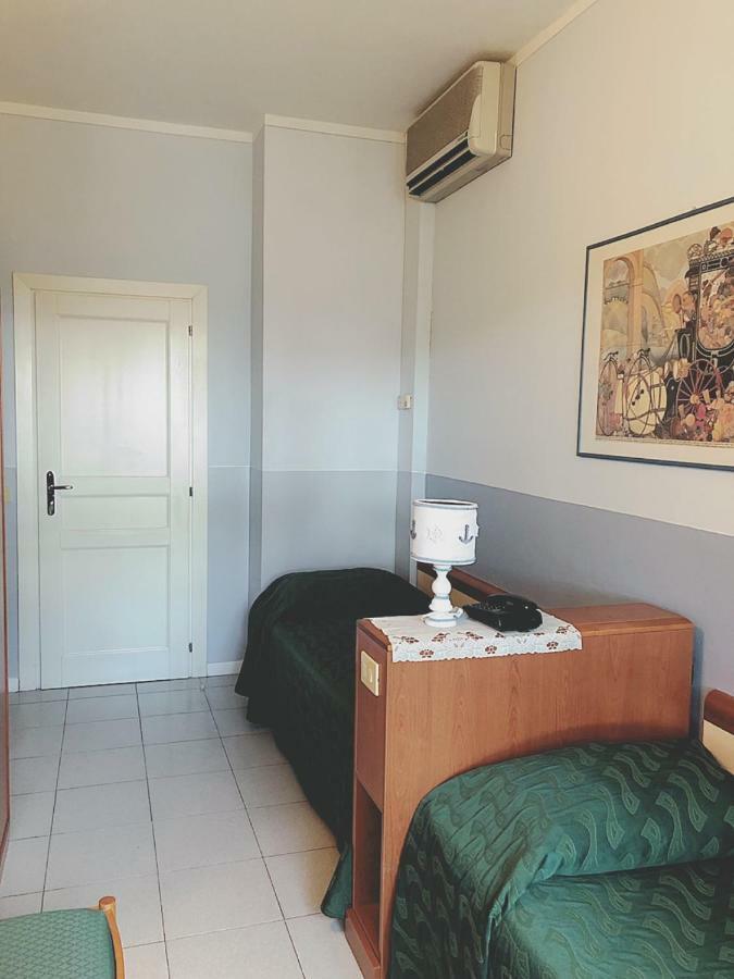Hotel Le Ginestre Λίντο ντι Καμαϊόρε Εξωτερικό φωτογραφία