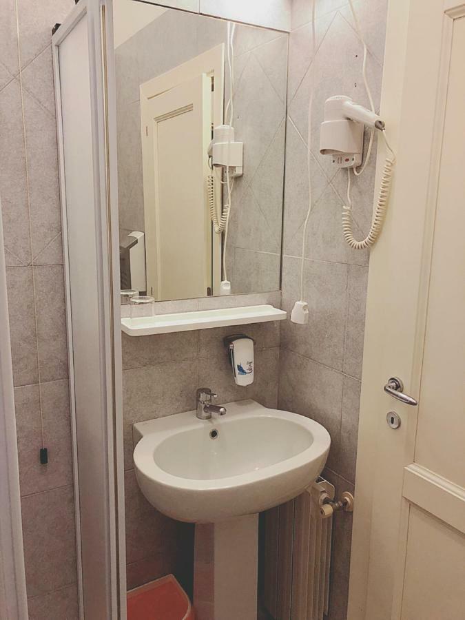 Hotel Le Ginestre Λίντο ντι Καμαϊόρε Εξωτερικό φωτογραφία