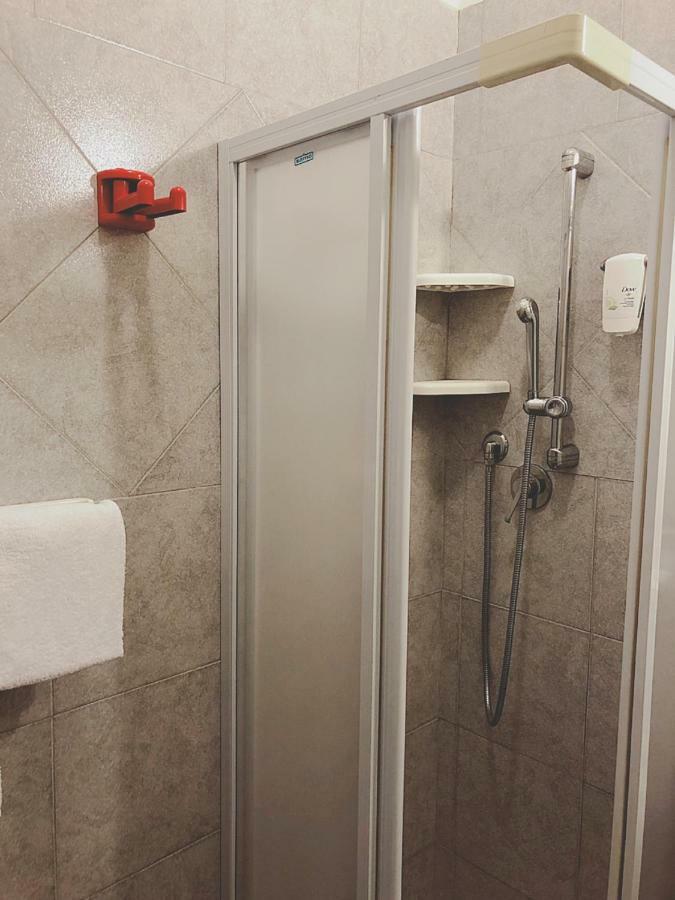 Hotel Le Ginestre Λίντο ντι Καμαϊόρε Εξωτερικό φωτογραφία