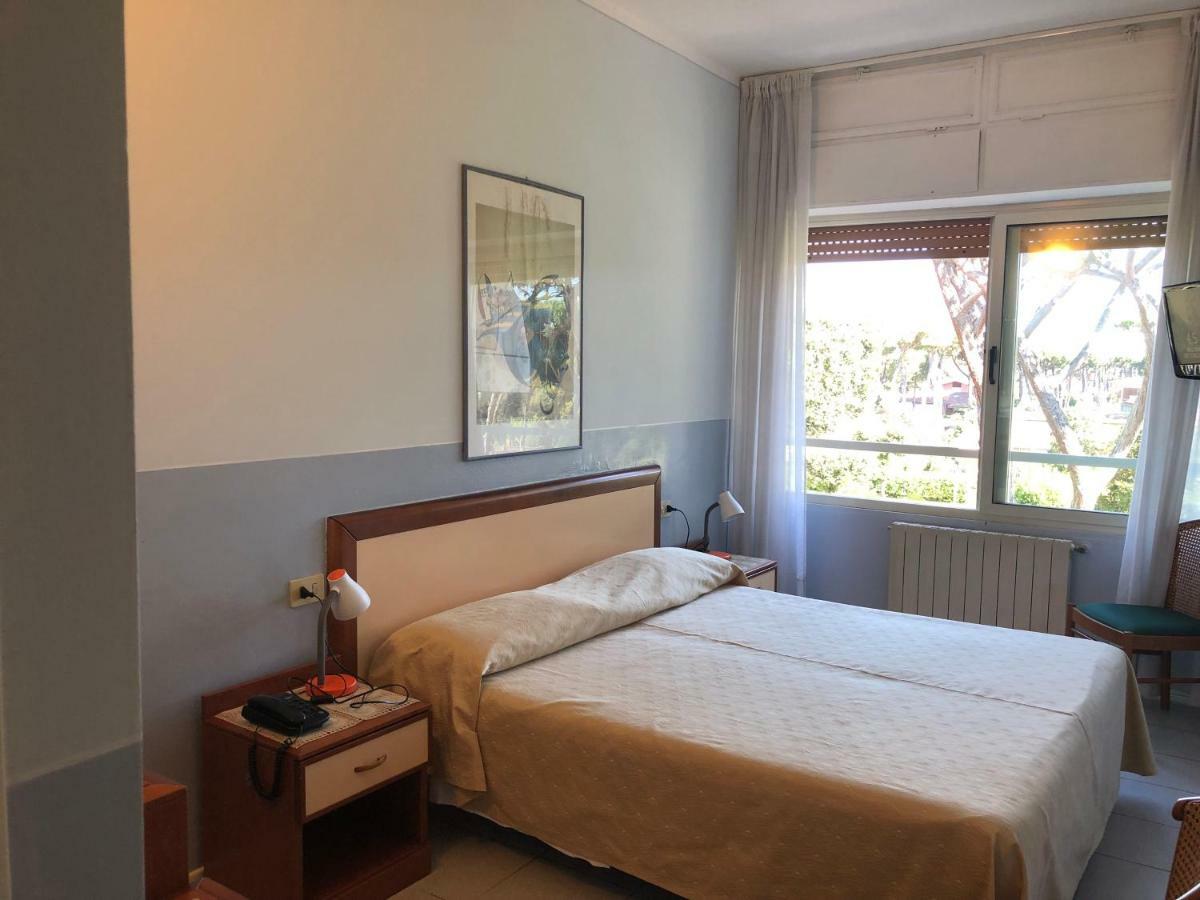 Hotel Le Ginestre Λίντο ντι Καμαϊόρε Εξωτερικό φωτογραφία